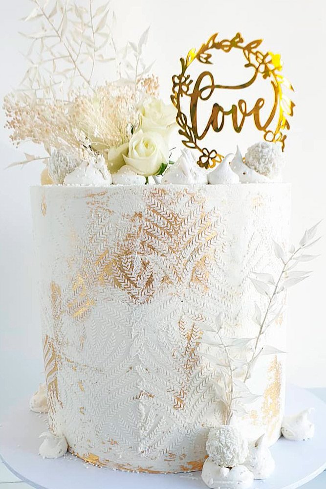 chic wedding cakes with rustic
