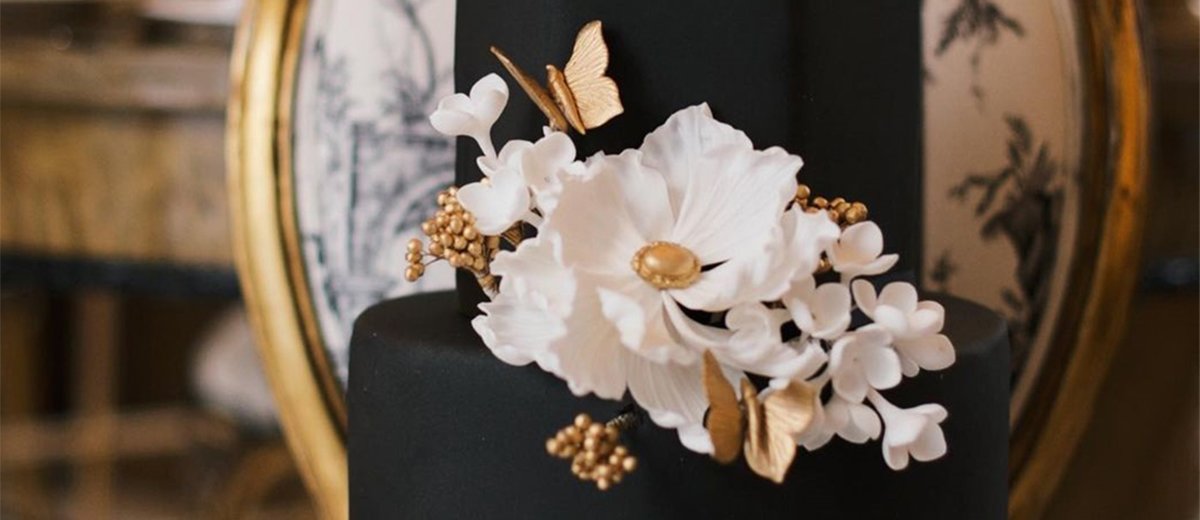 Stylish Black Wedding Cakes: 31 Ideas + FAQs