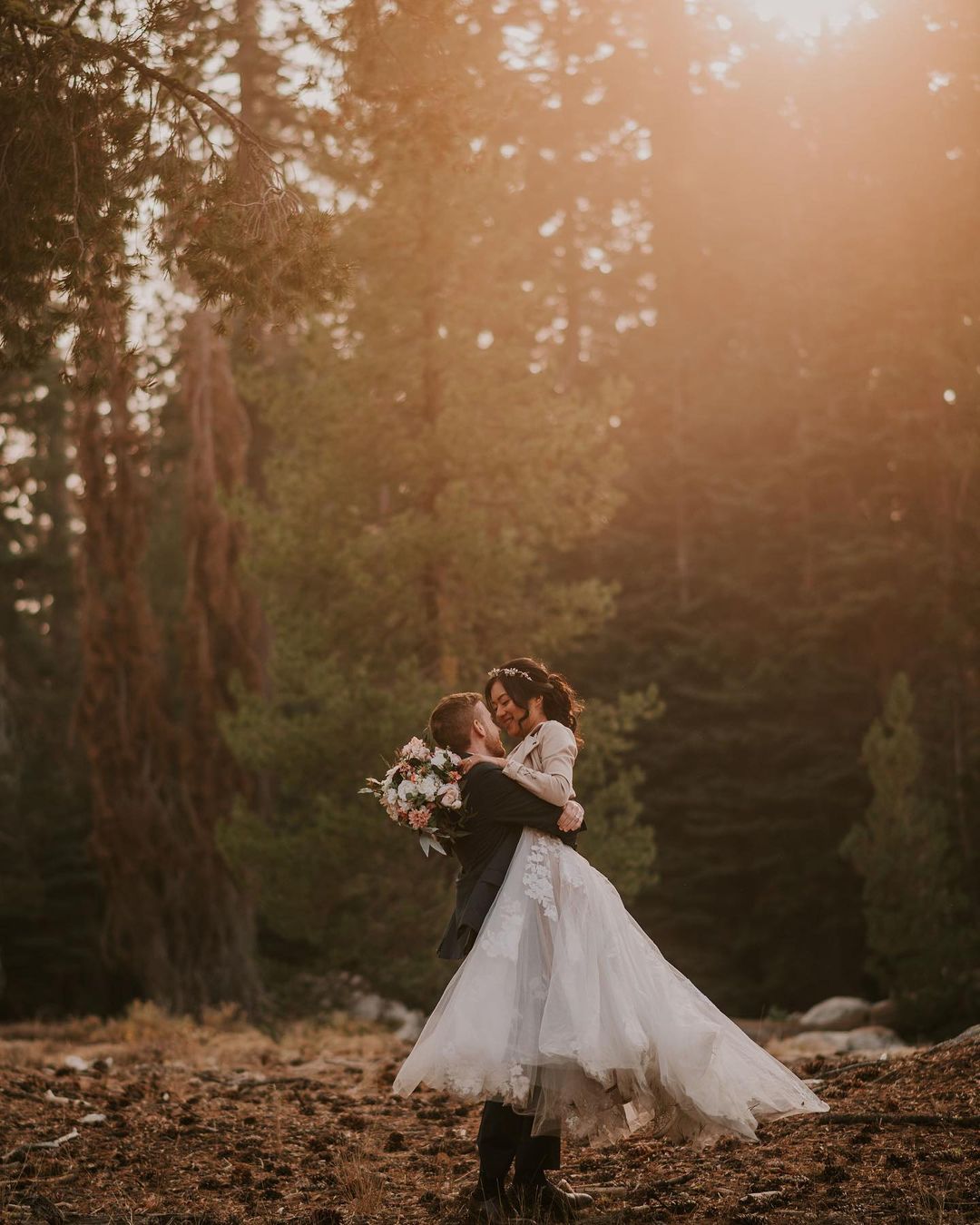 outdoor wedding photos couple in wood tessatadlock