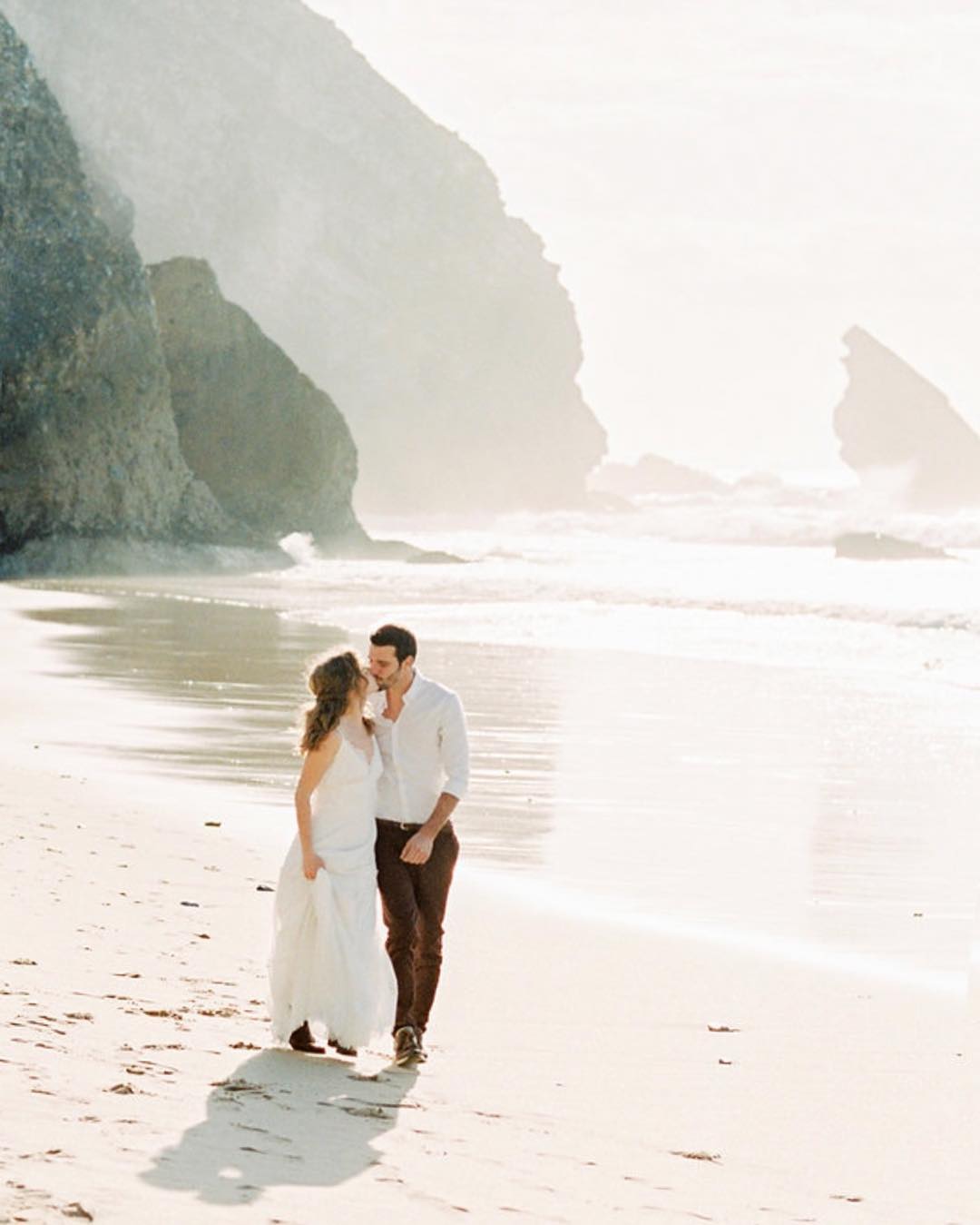 outdoor wedding photos kiss on the beach mymagicdreams