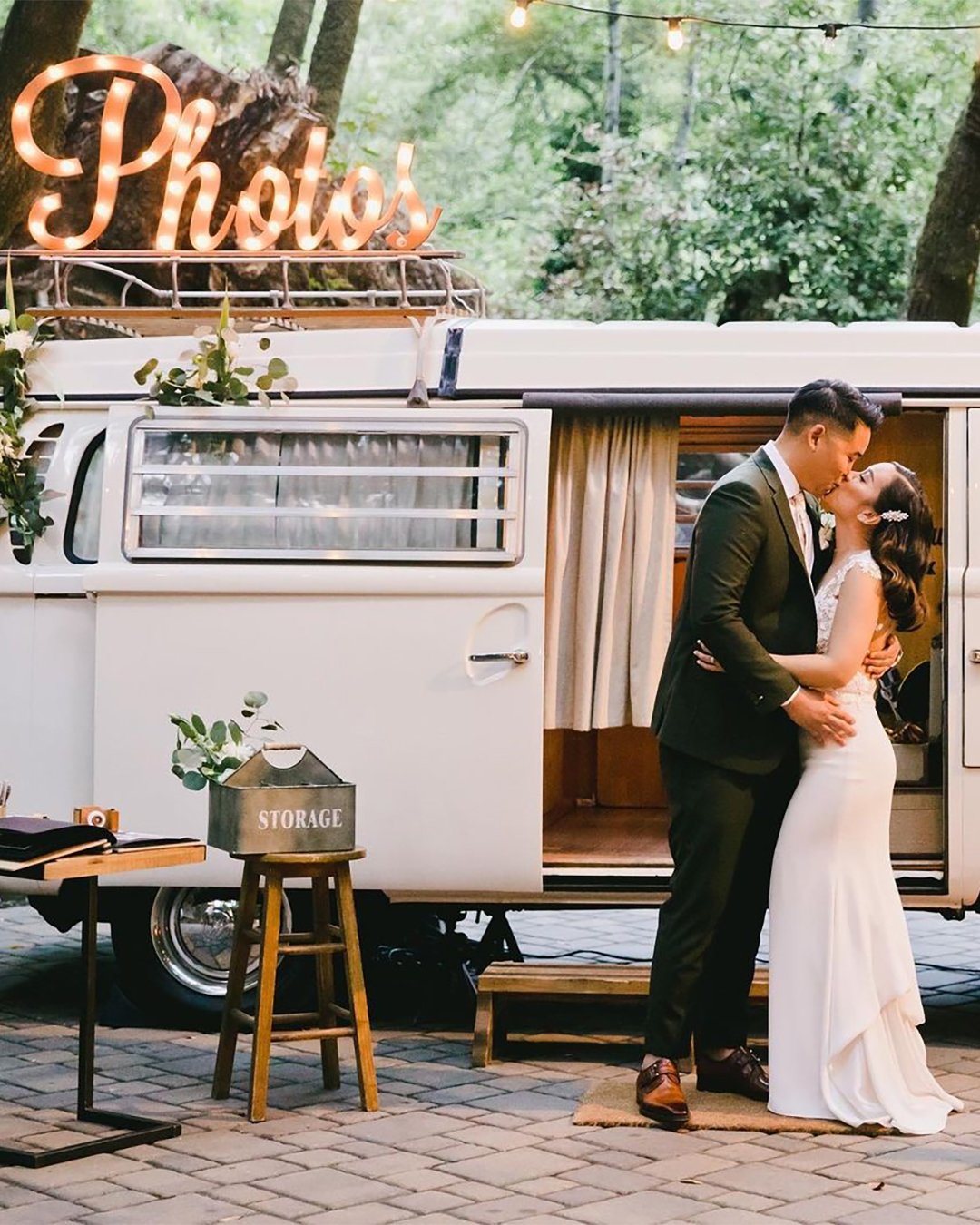 popular wedding photo ideas kiss near car myonelove