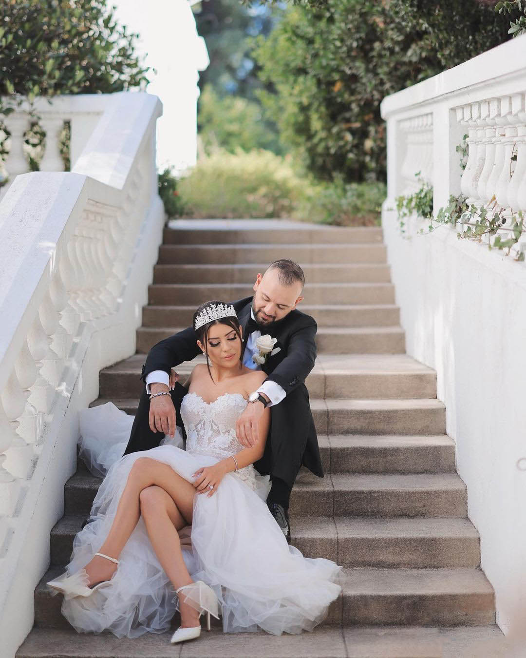 sexy wedding pictures couple on stairs jayjaystudios