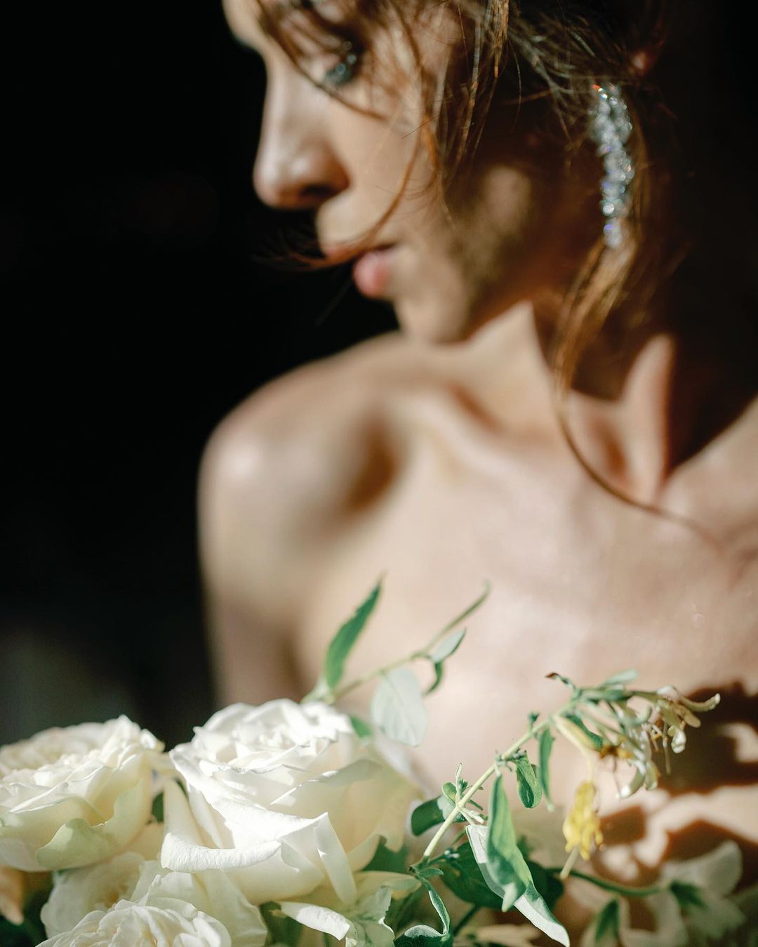 sexy wedding pictures temping bride with bouquet pablo_laguia