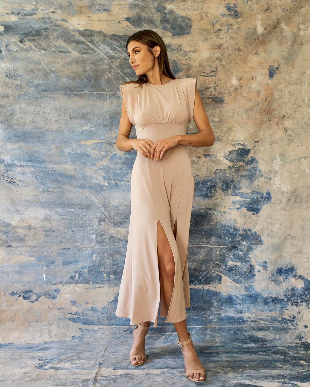 simple outfit for wedding guest