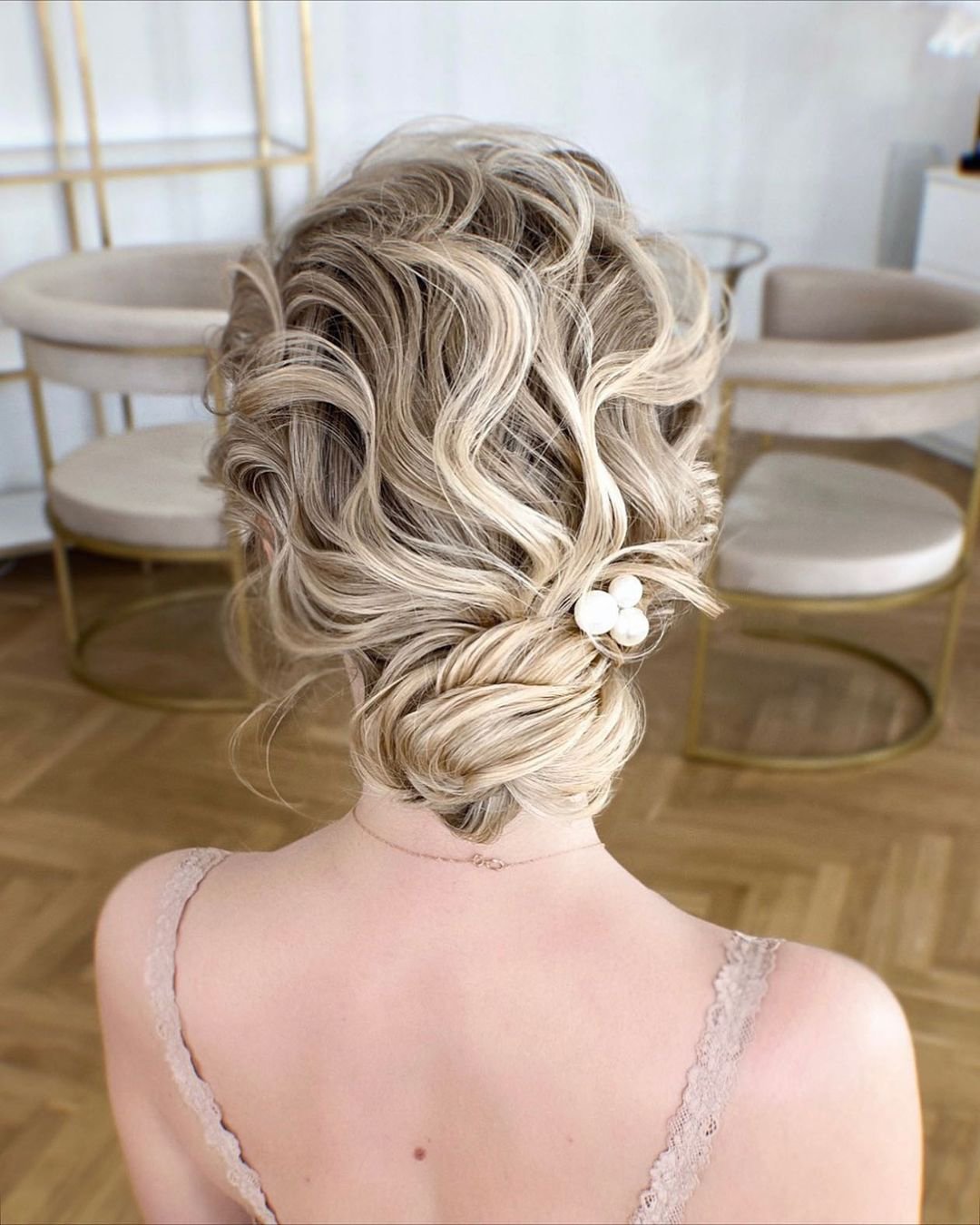 elegant wedding hairstyles slightly messy textured low bun alyona_beauty_muah