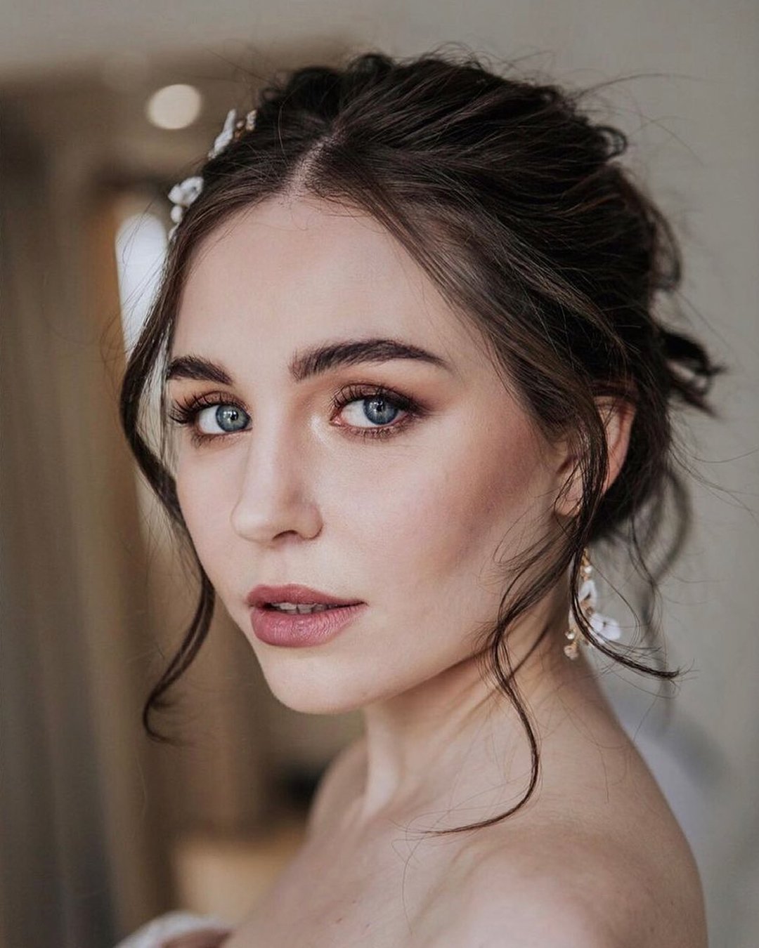 Dark Brown Hair Blue Eyes Pale Skin Makeup