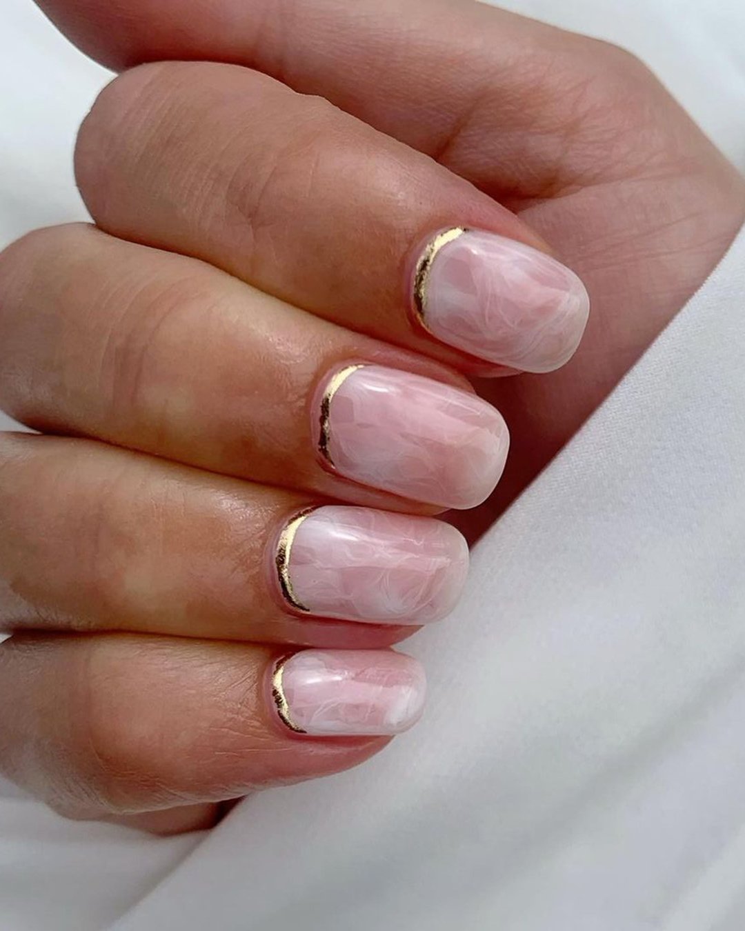 nail design for wedding pinl white marble gold design charsgelnails_