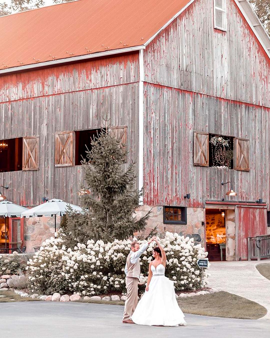 rustic wedding venues in wi barn bride groom barn