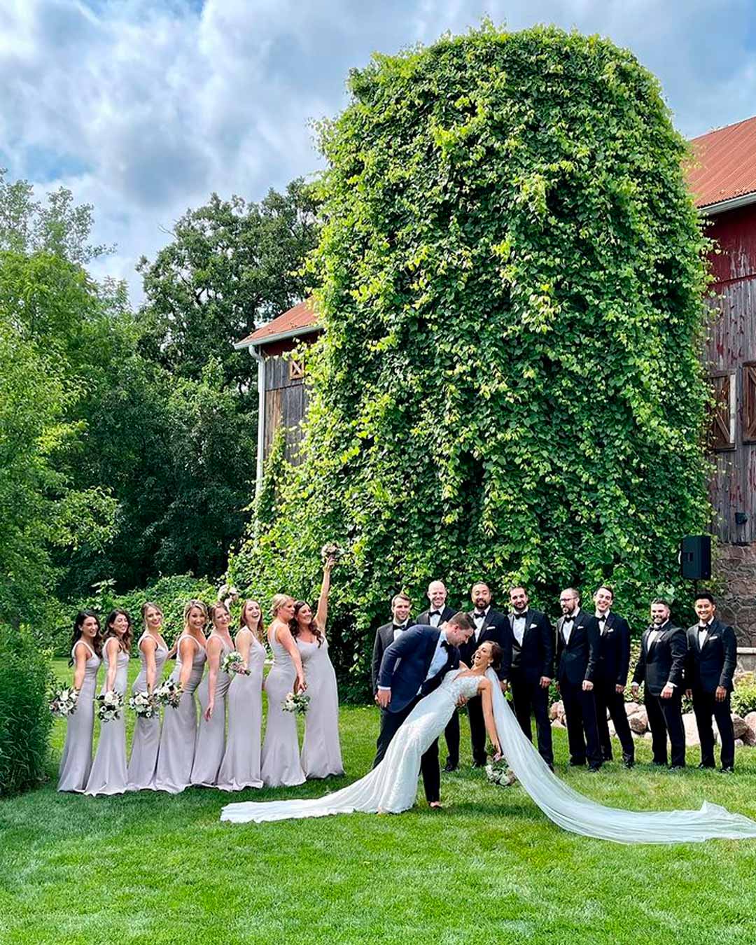 rustic wedding venues in wi barn bride groom guests outdoor