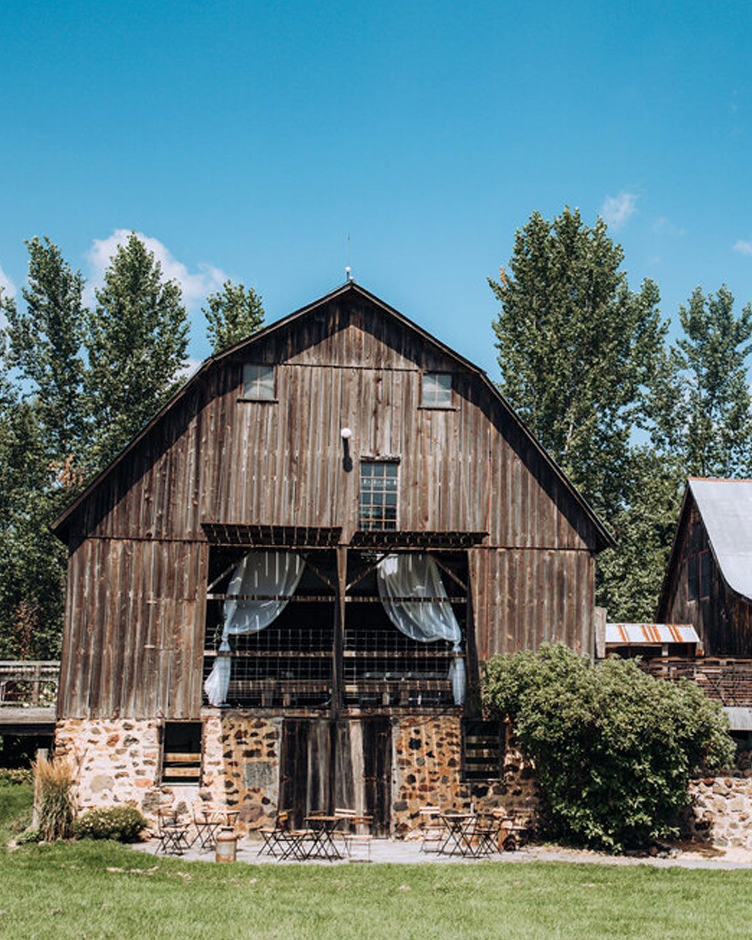rustic wedding venues in wi barn