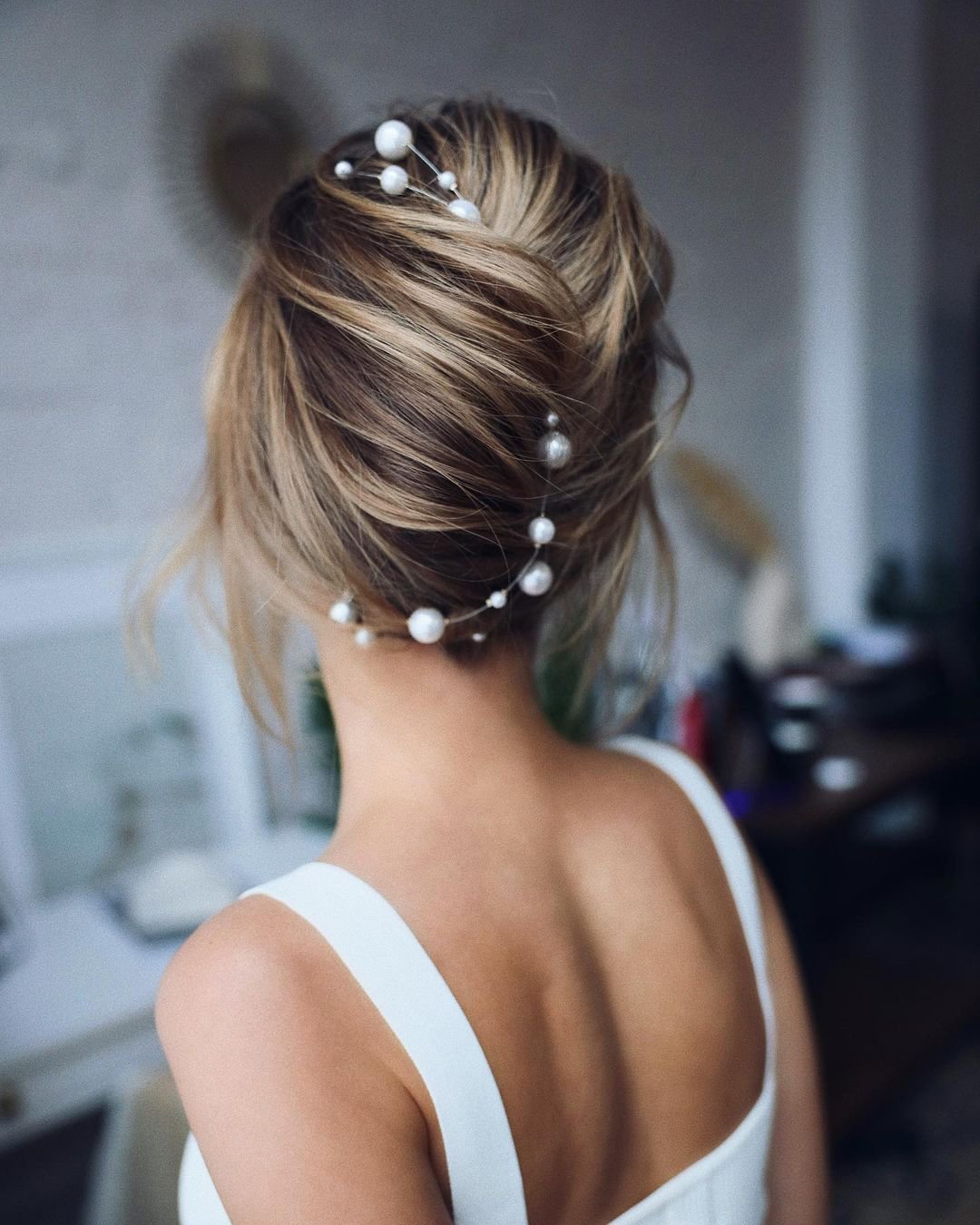 vintage wedding hairstyles bridal beehive hair with pearls tonyastylist