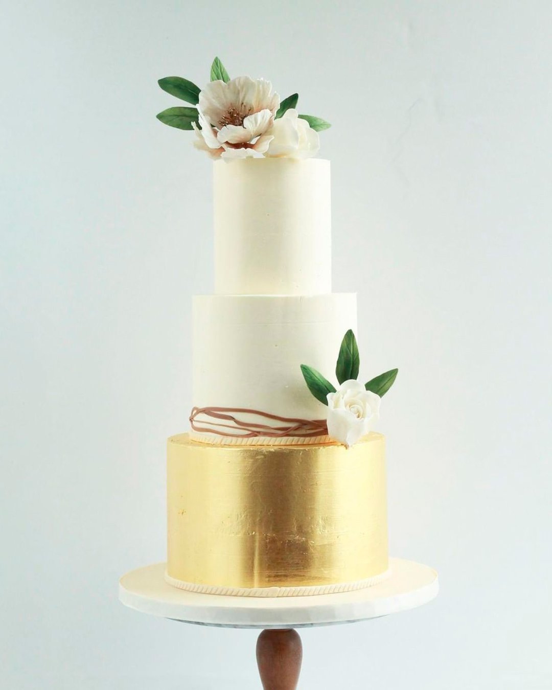 wedding cake gold white