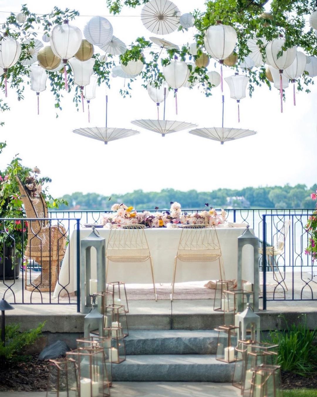 wedding decor ideas hanging umbrellas and lamps above the table at reception liliaflowerboutique