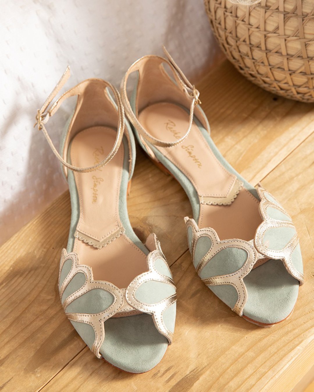 Wedding Flats: 30 Comfortable Shoes 