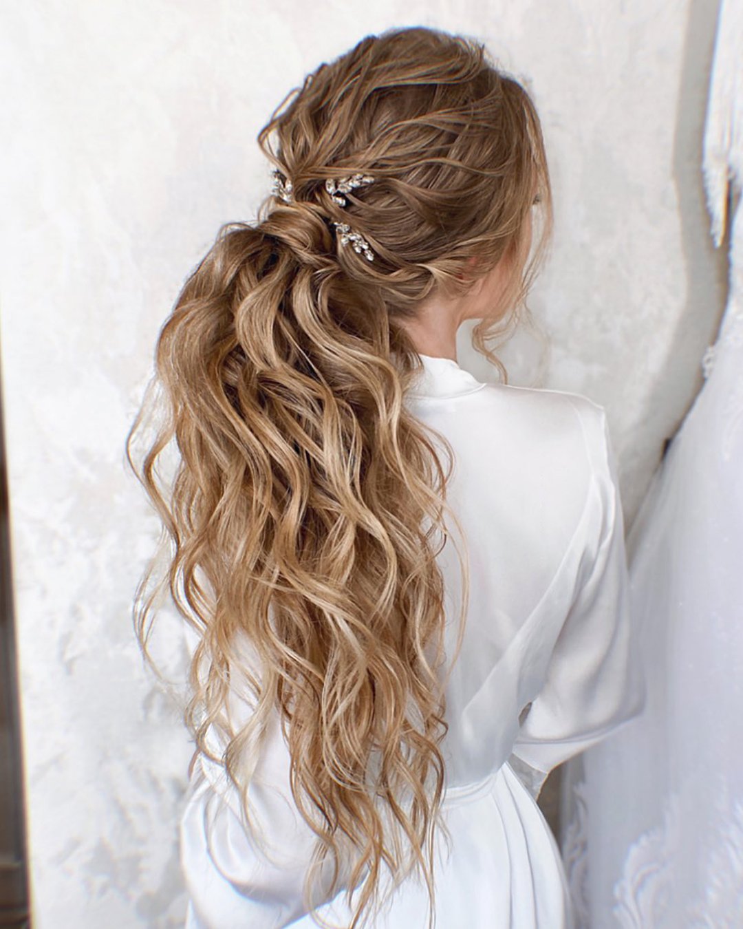 wedding hairstyles for long hair volume wavy ponytail alyona_beauty_muah