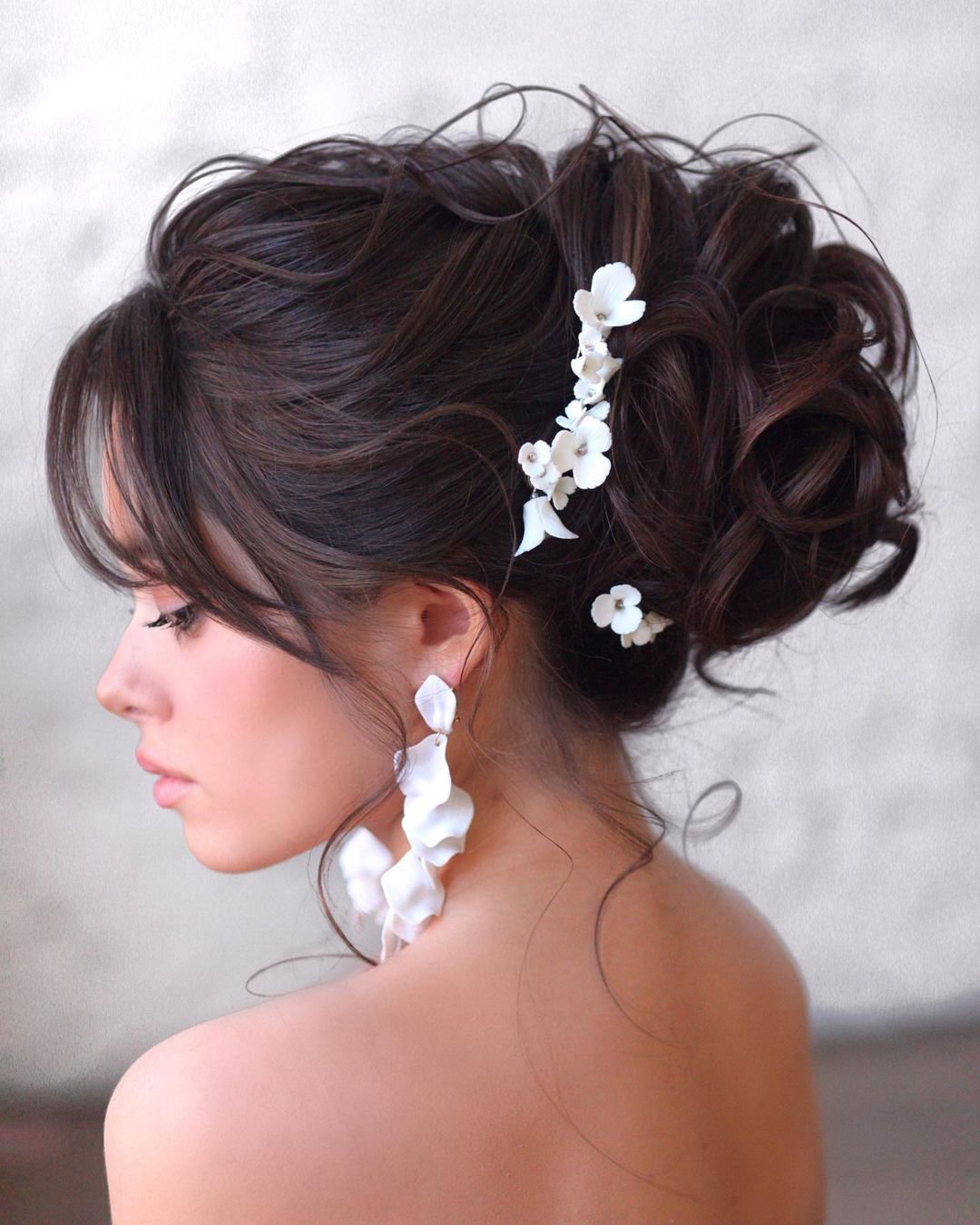 wedding hairstyles with bangs relaxed upstyle brunette hair loose curls hair_vera