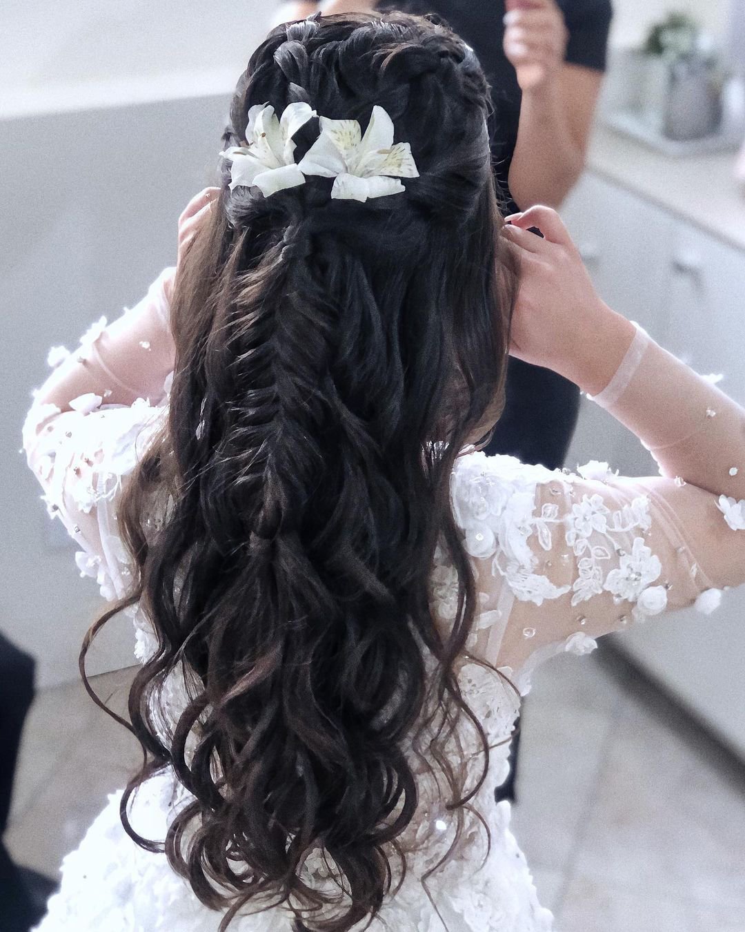 wedding hairstyles with flowers breided half up with white blooms natalymirandahair