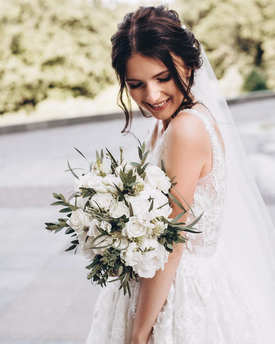 wedding hairstyles with veil classy elegant bridal look samoylenko_makeup