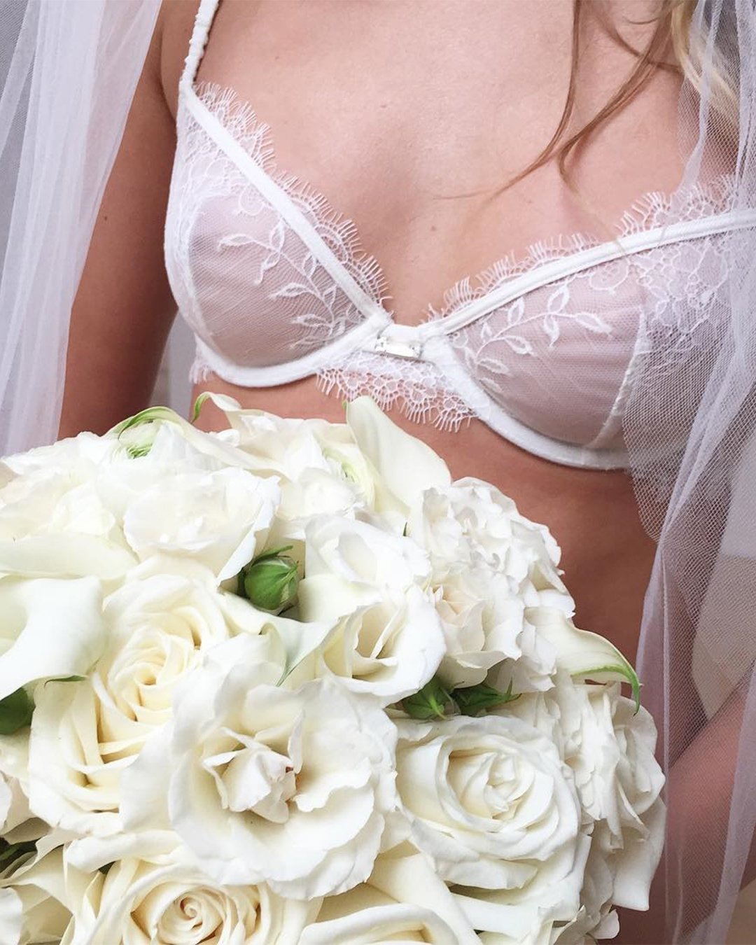 wedding sexy photos groom beautiful bridals with bouquets