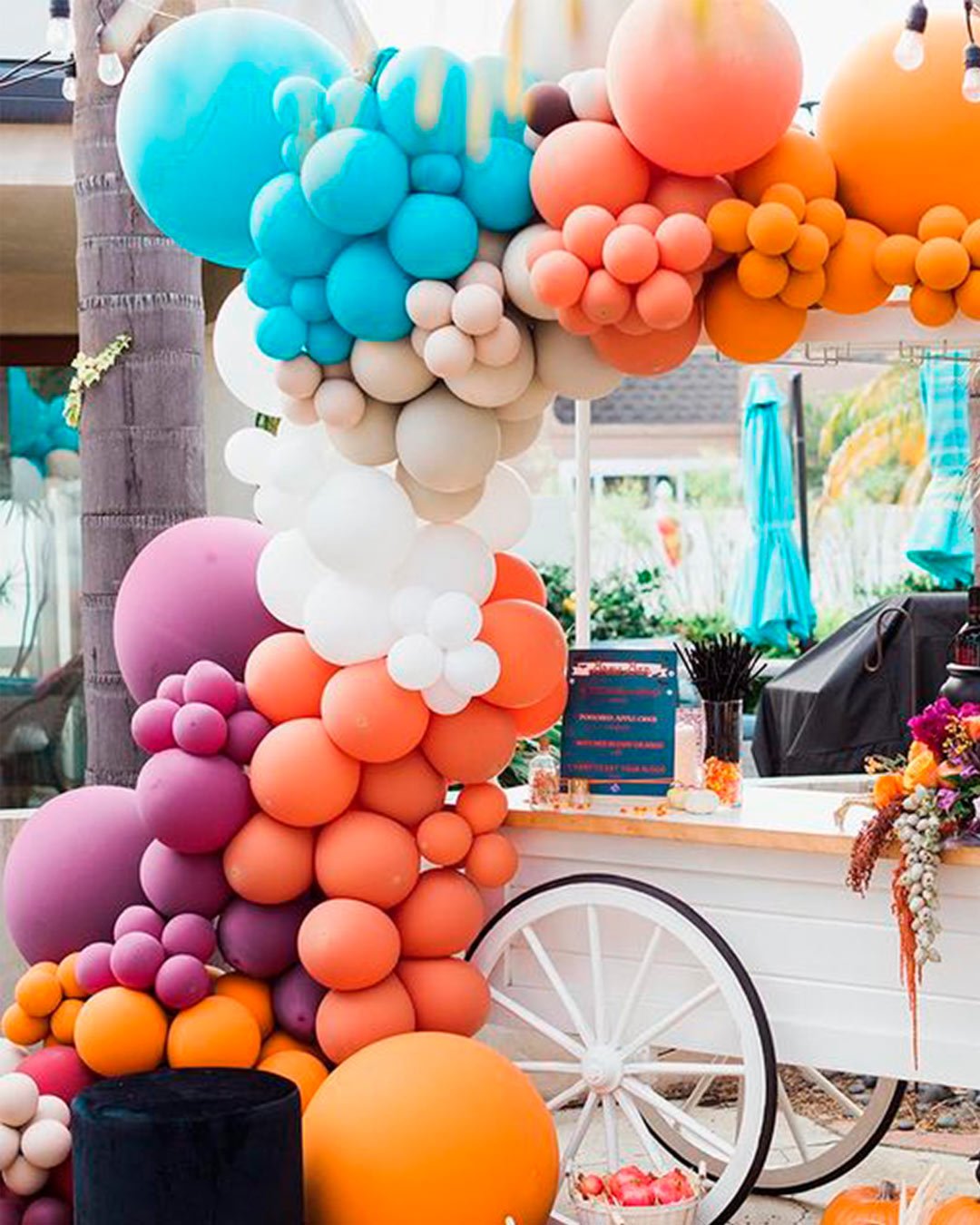 wedding trends bright colors ballons flowers