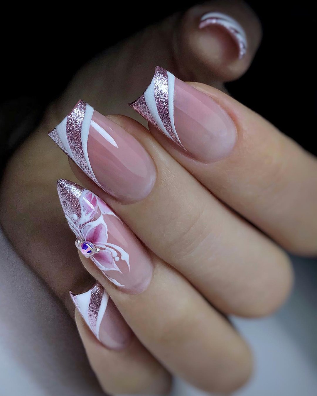 pink and white nails for wedding with glitter and flowers tatjana_ost