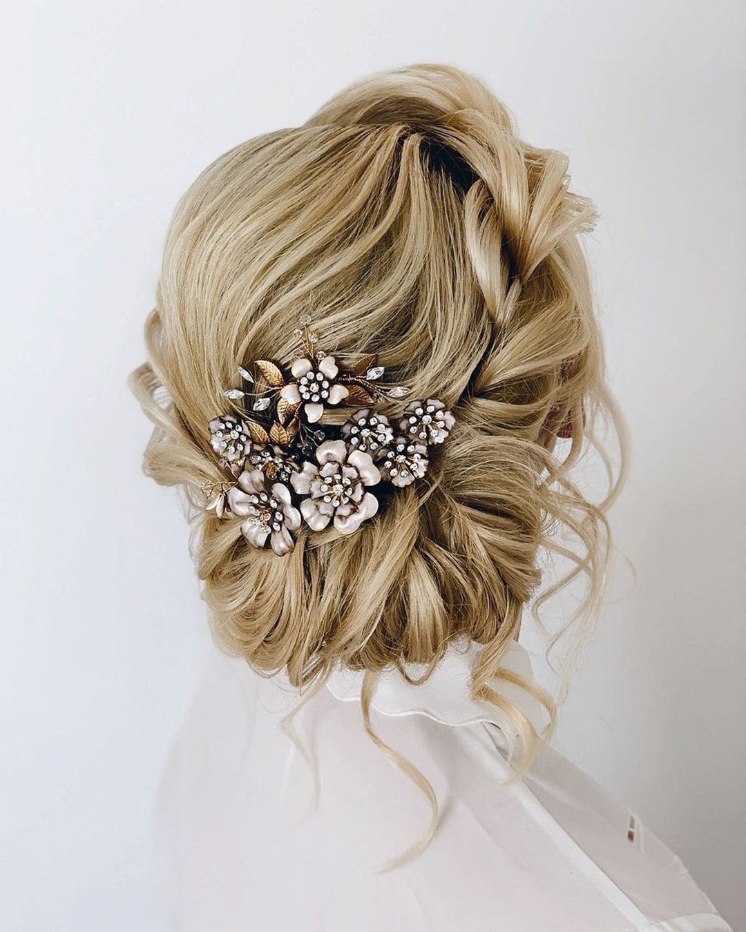rustic wedding hairstyles slightly messy updo with hairpin lisaalgeracademy