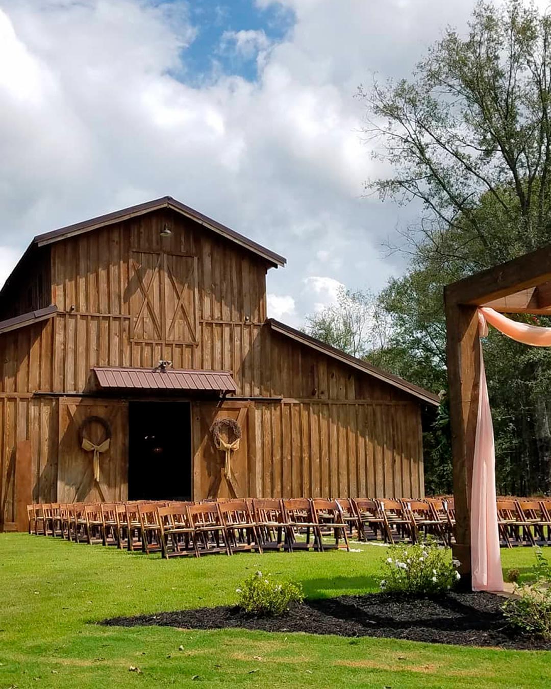 rustic wedding venues in georgia wooden barn