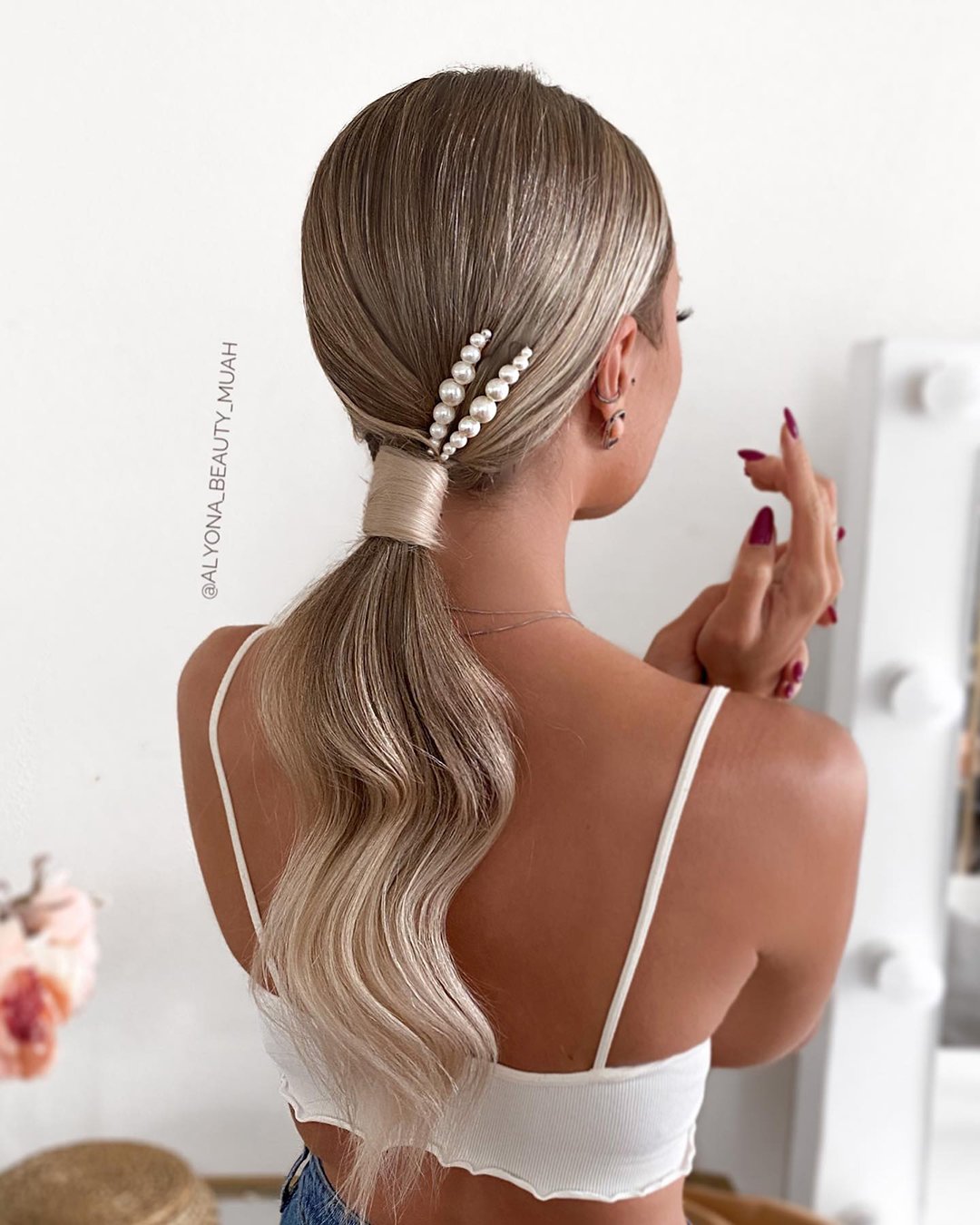 vintage wedding hairstyles elegant low ponytail with pearls alyona_beauty_muah