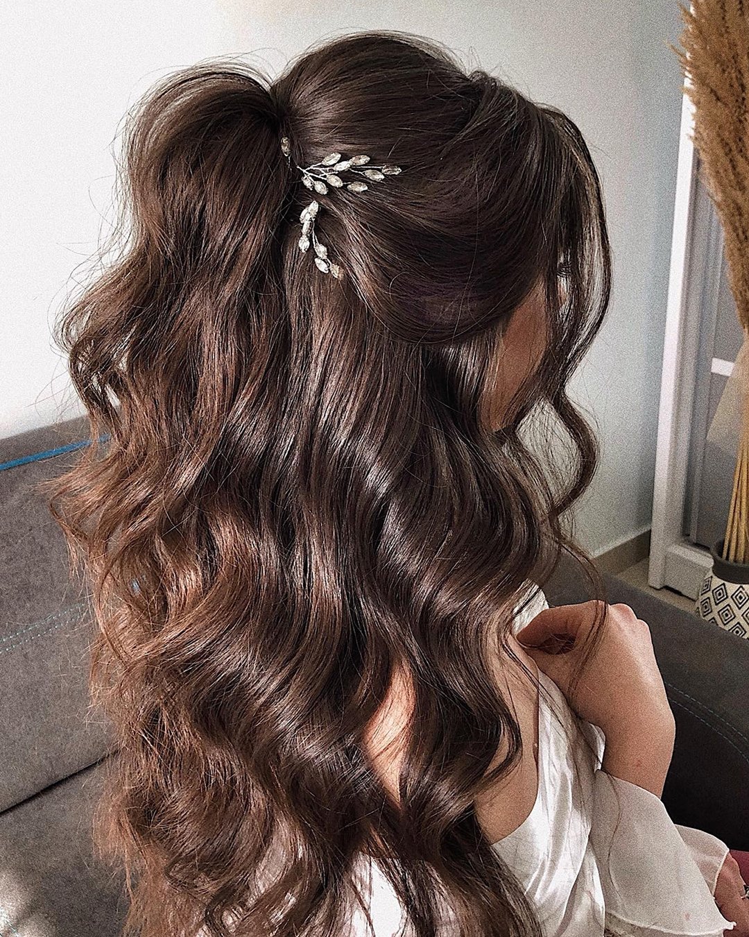 vintage wedding hairstyles half up with ponytail and crystal pins zhanna_syniavska
