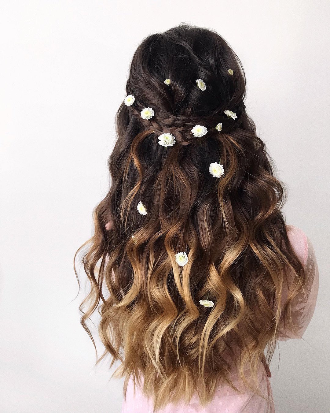 wedding hairstyles with flowers small white on loose curls samoylenko_makeup