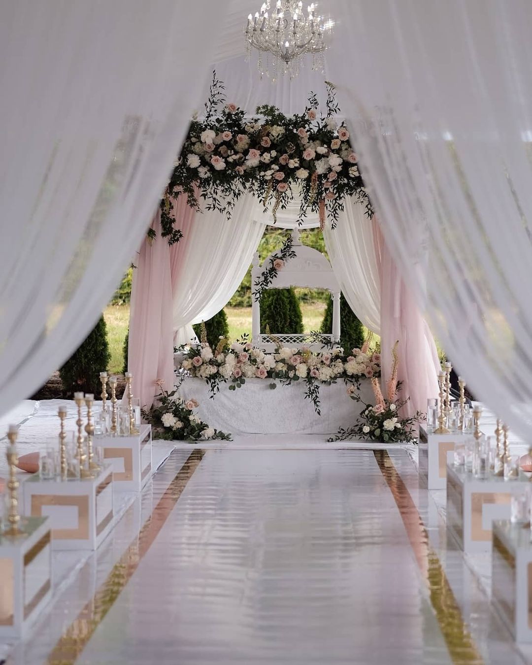 wedding tent ideas for romantic wedding