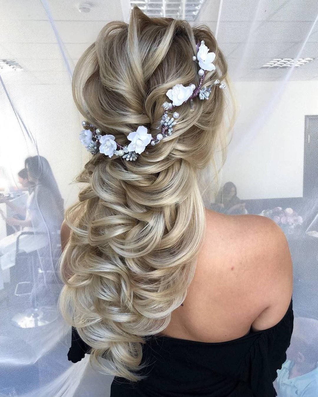 Wedding Updos 2022/23 Guide: 50 Best Looks, Expert Tips & FAQs