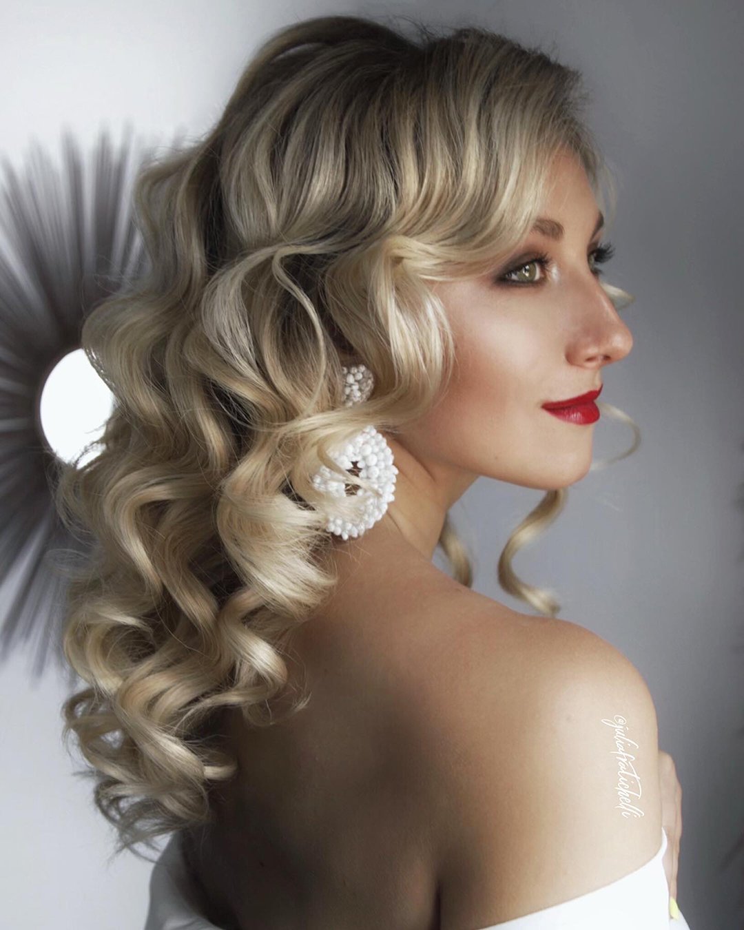 classic wedding hairstyles loose curls down juliafratichelli.bridalstylist