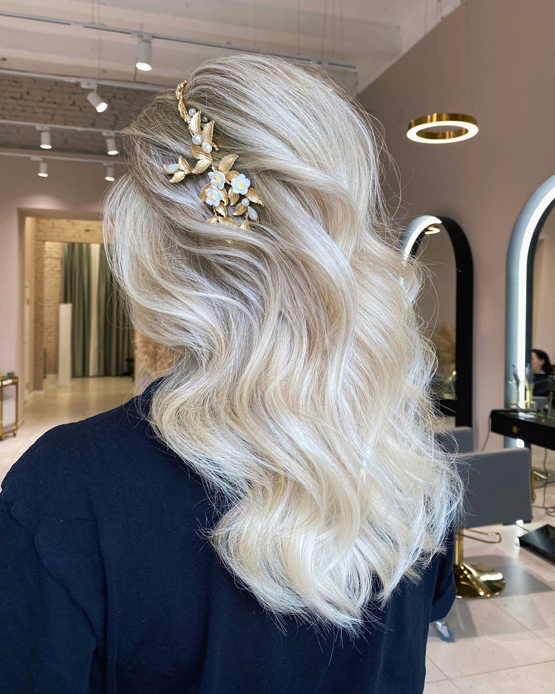 elegant wedding hairstyles wavy loose blonde hair nastya_kopach