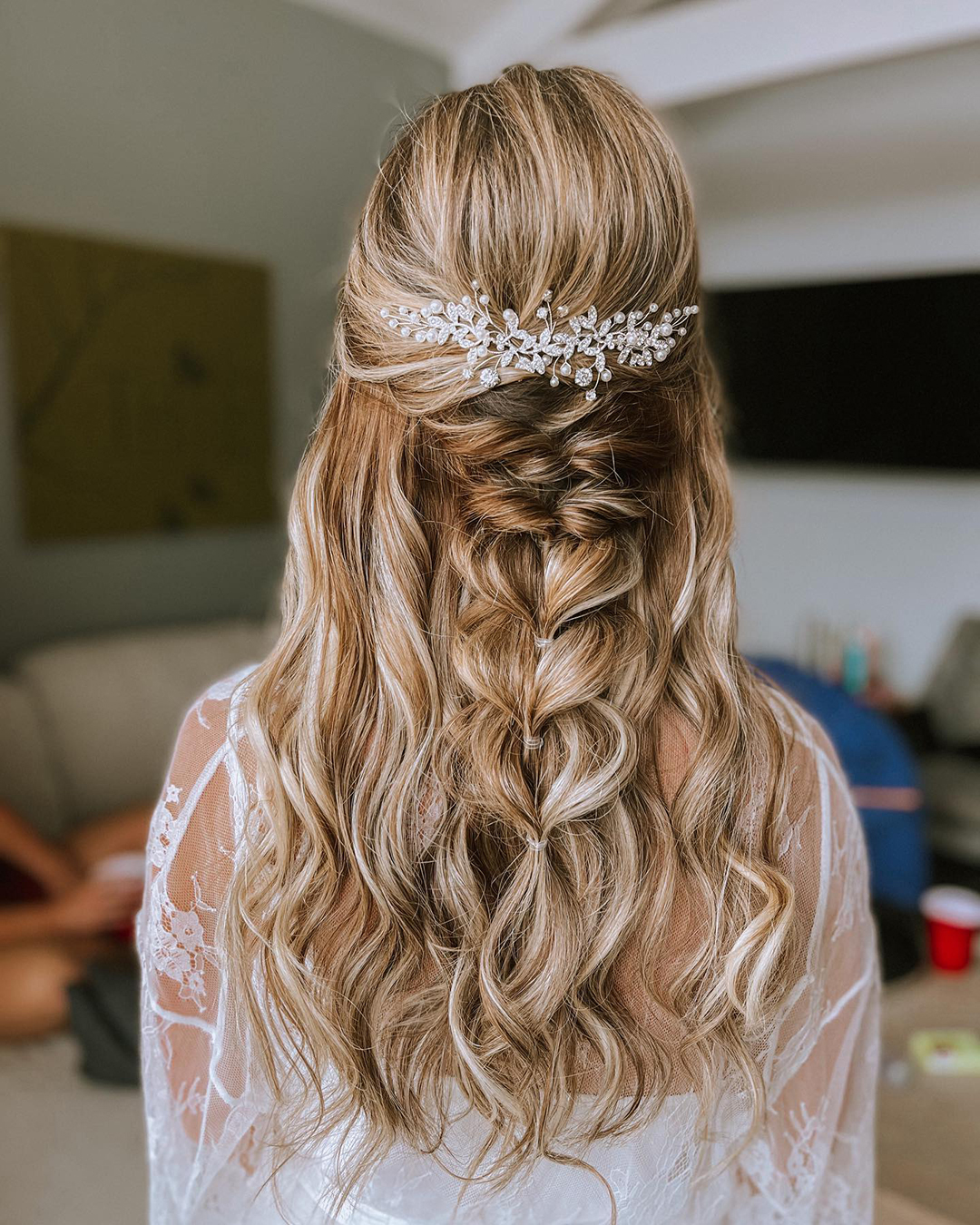 Half Up Half Down Wedding Hairstyles 22 23 Guide 70 Looks