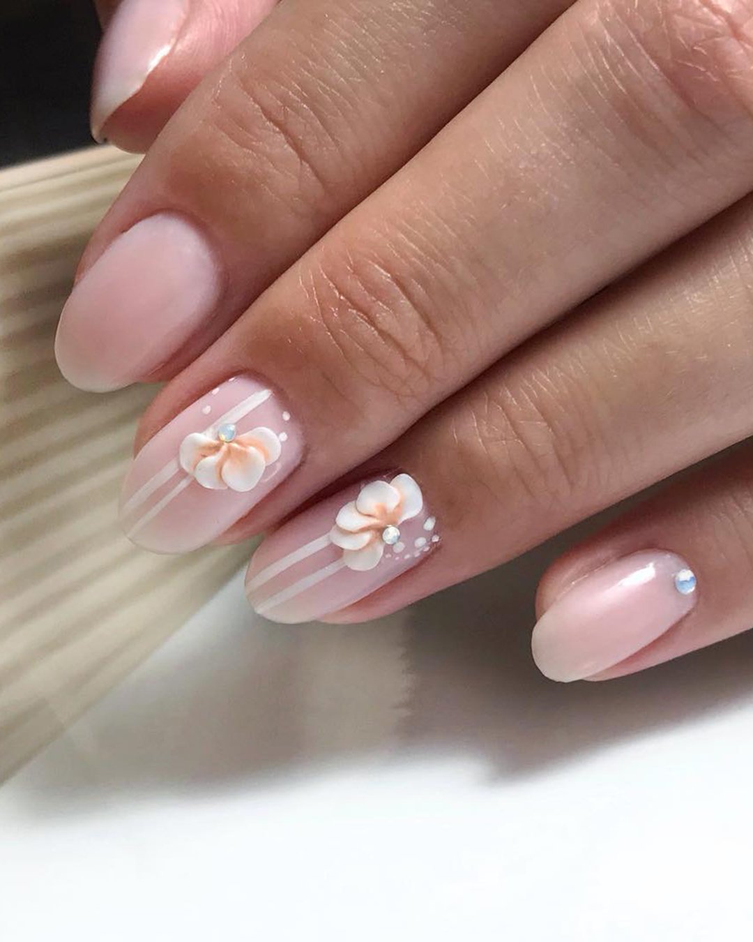 pink and white nails gentle with volume petals flowers juli.magic