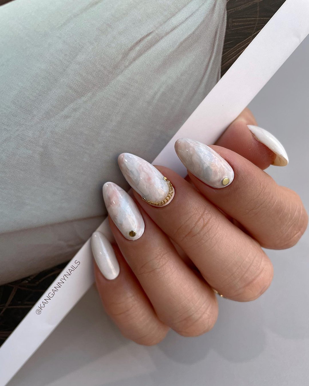 pinterest nails for wedding minimalistic marble with golden touch kangannynails