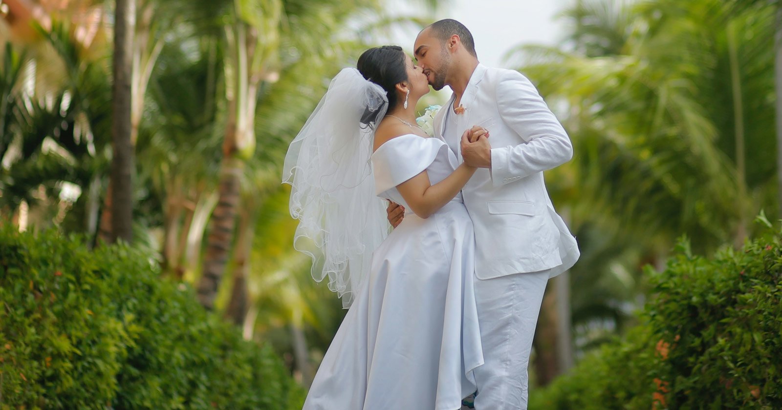 Pop Wedding Songs: 20 The Best Hits For Wedding Playlist