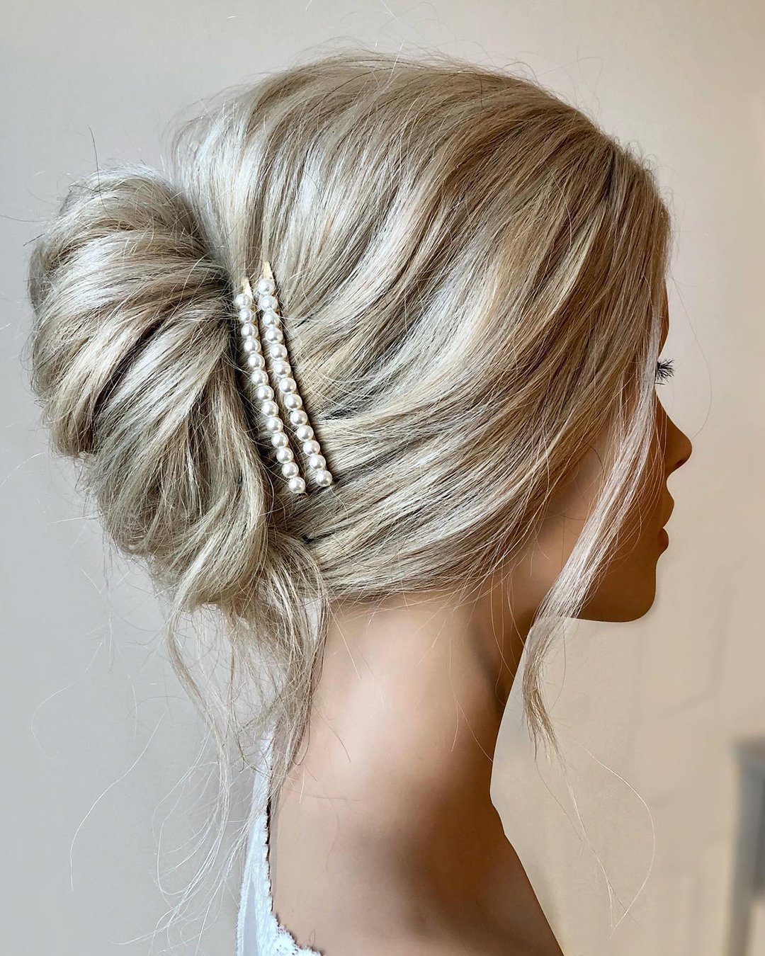 vintage wedding hairstyles chic blonde beehive wih pearls pin alexandralee1016