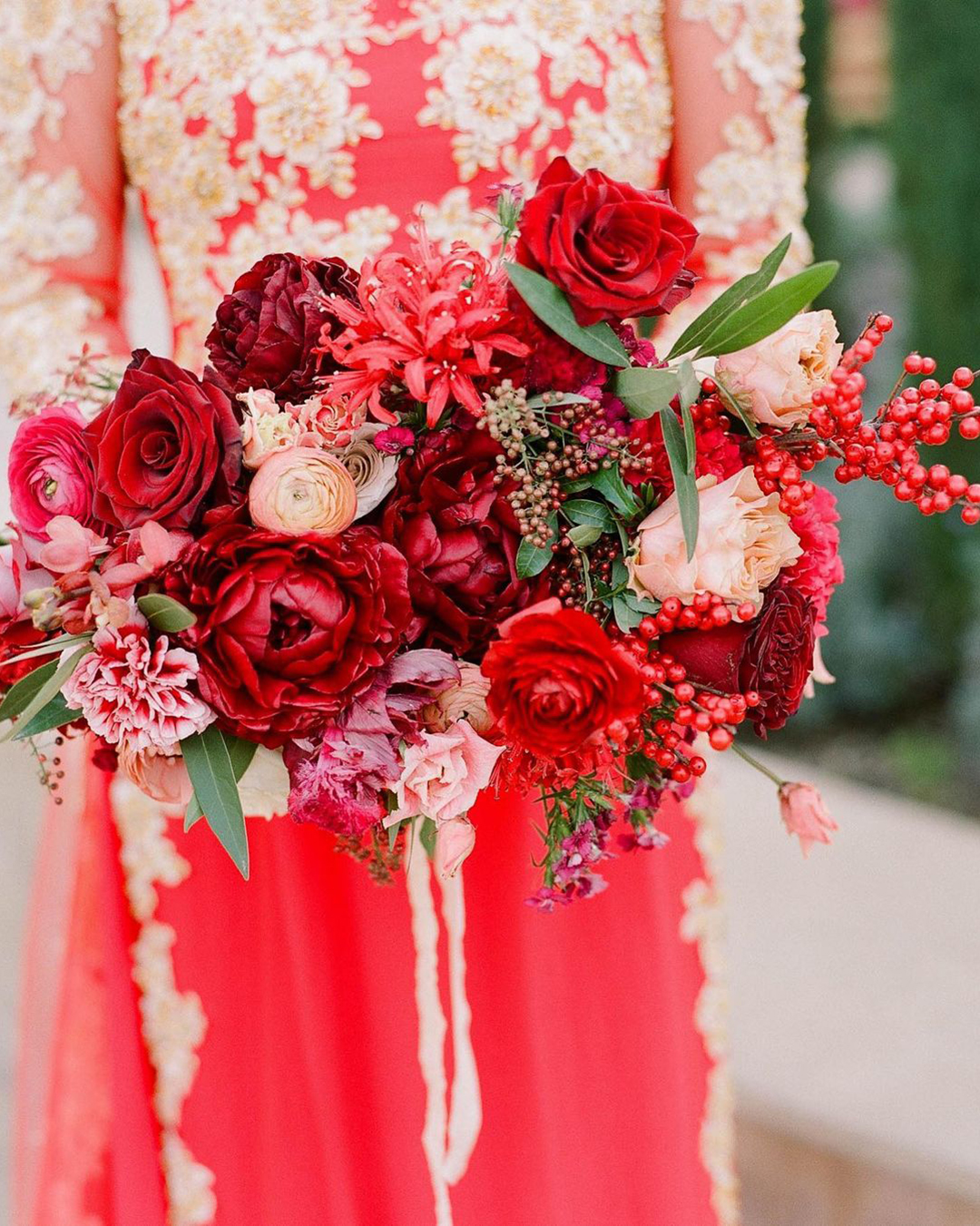 wedding bouquet ideas inspiration red winter bouquet cassia.foret