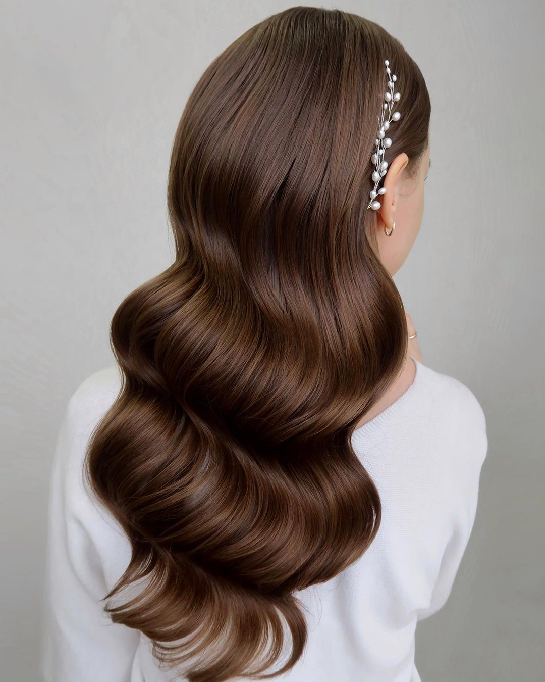 wedding hairstyles down smooth waves with side pearly clip mpobedinskaya
