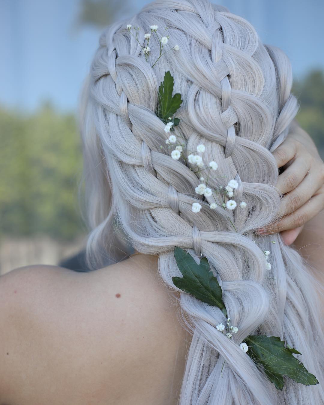 wedding hairstyles for long hair braided texture on loose hair with flowers _vanessaospina_