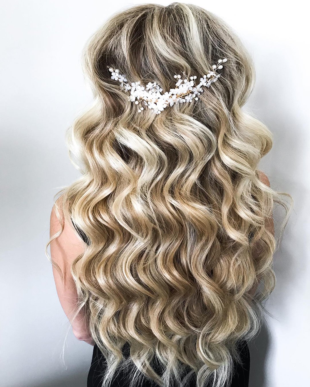 wedding hairstyles for long hair smooth loose blonde curls svglamour