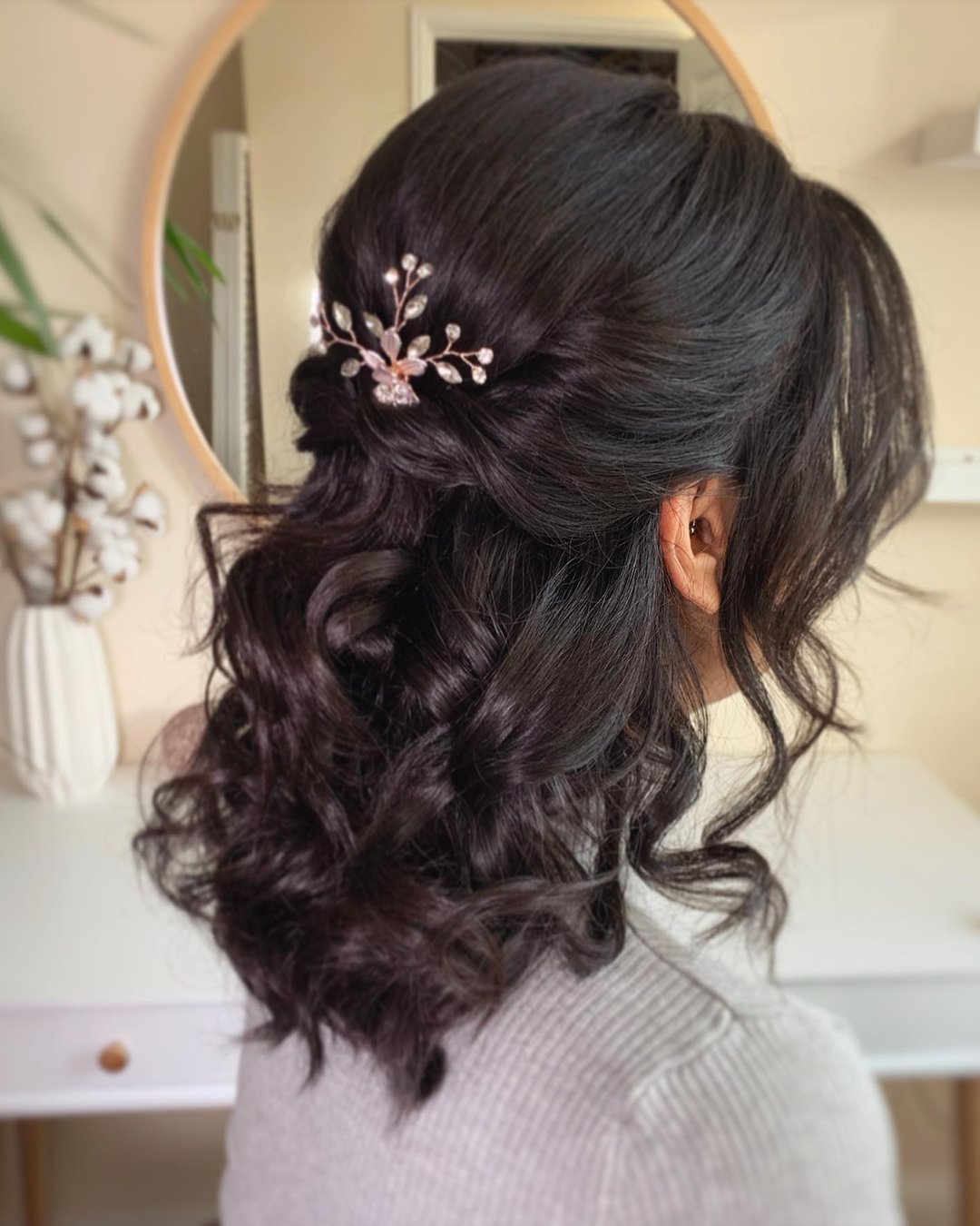 wedding hairstyles for medium hair slightly curly half up bridal_hairstylist