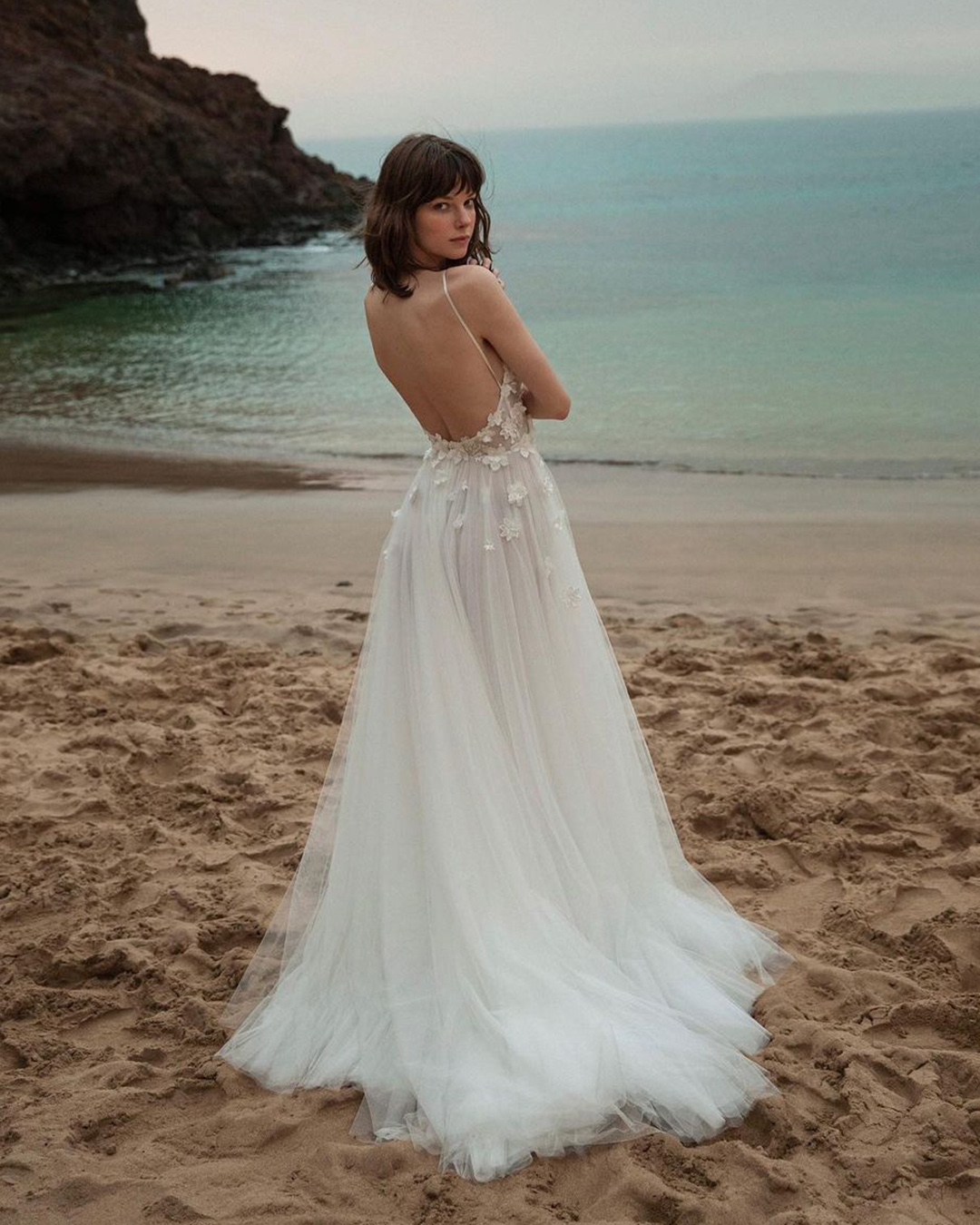 backless wedding dresses a line with sapghetti straps beach sexy daalarna
