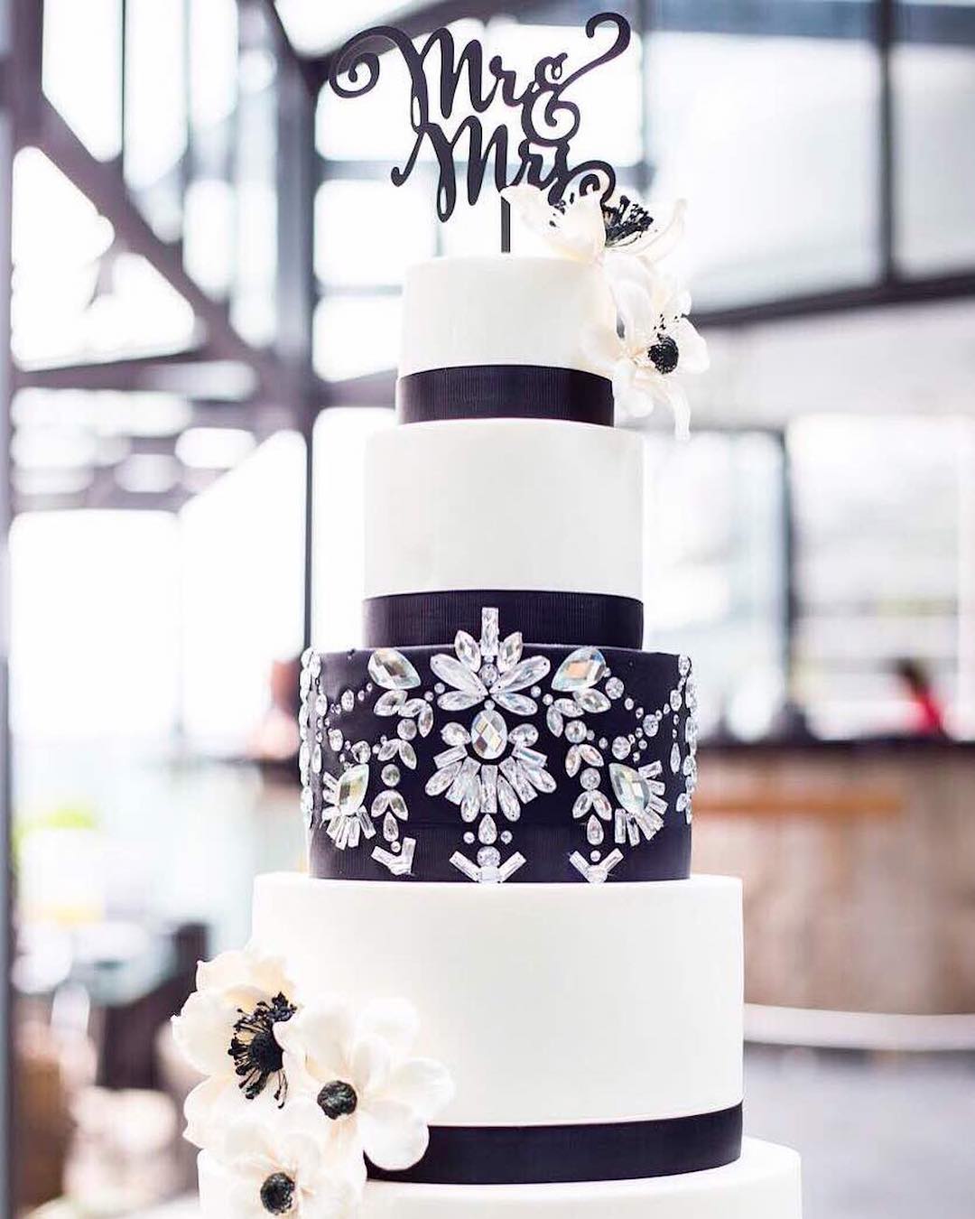 black and white cakes elegant