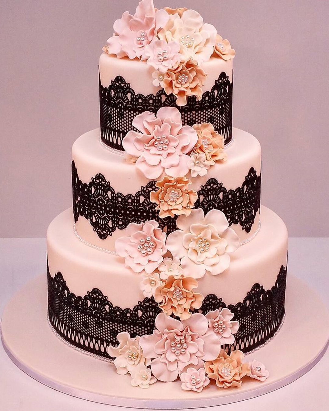 black and white wedding cakes minimalistic black and white cakesblack and white wedding cakes wedding cakes with flowers