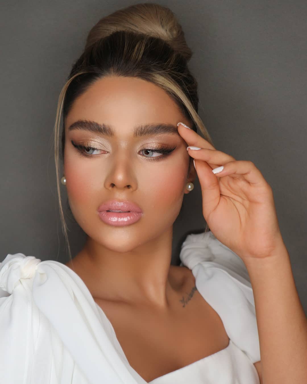 boho wedding makeup bronze skin and pink lips makeupbyneginii
