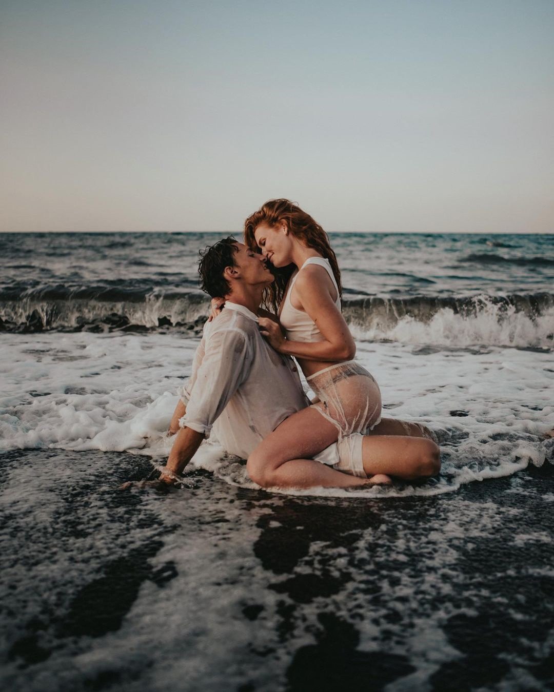 honeymoon photo ideas beach honeymoon photo shoot