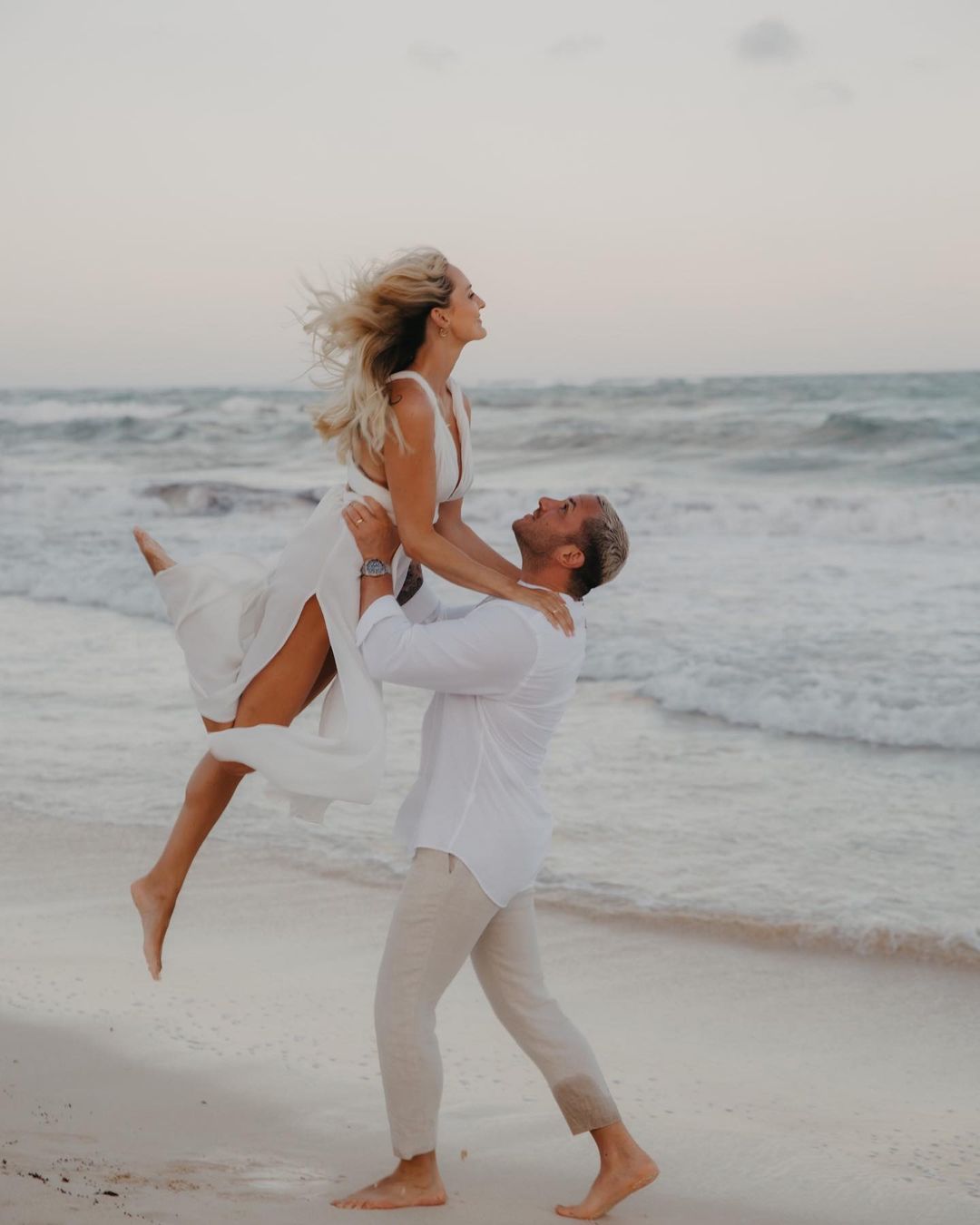 honeymoon photo ideas beach honeymoon photo shoot
